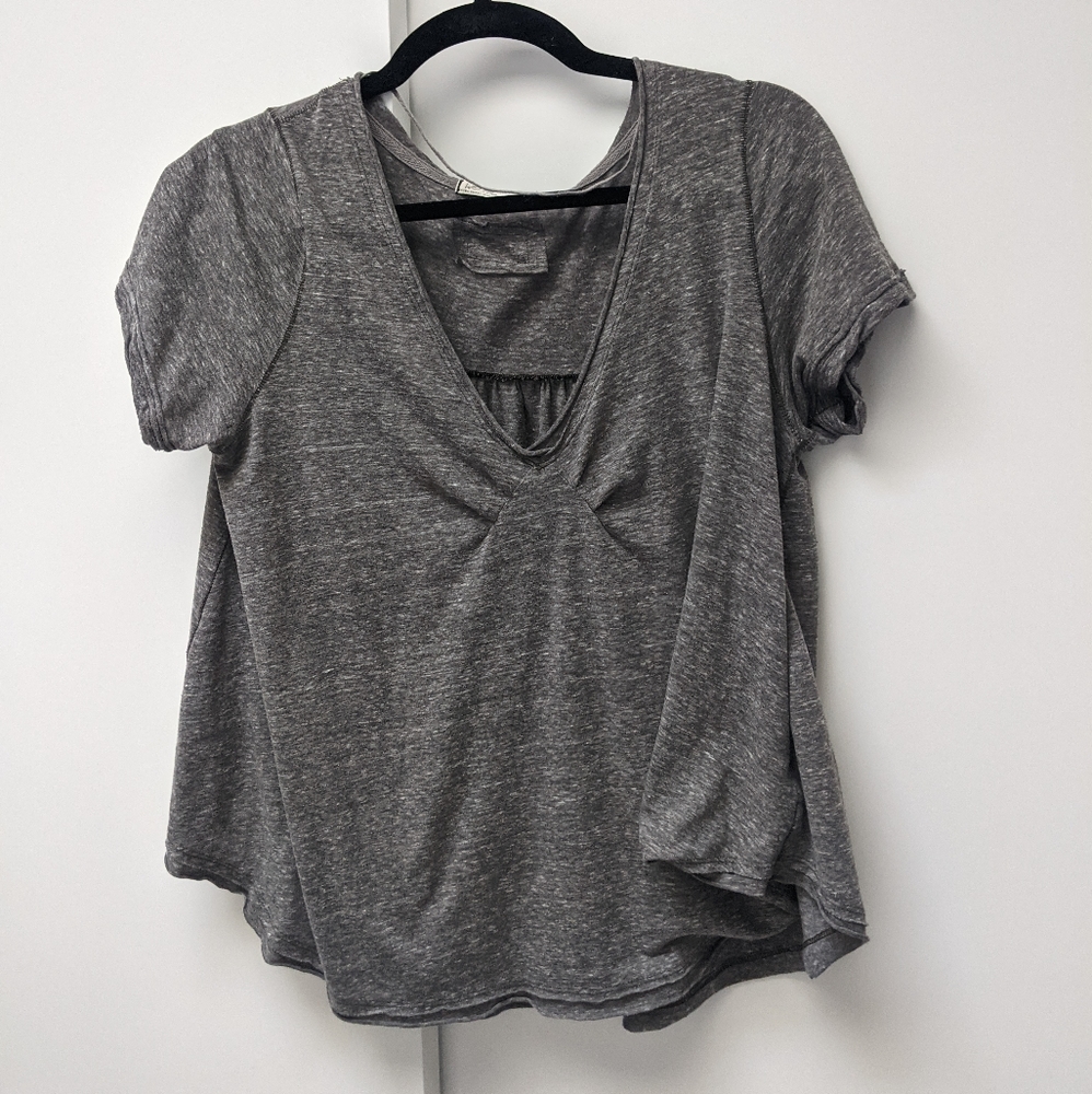 We the free UO gray XS flowy v cut top